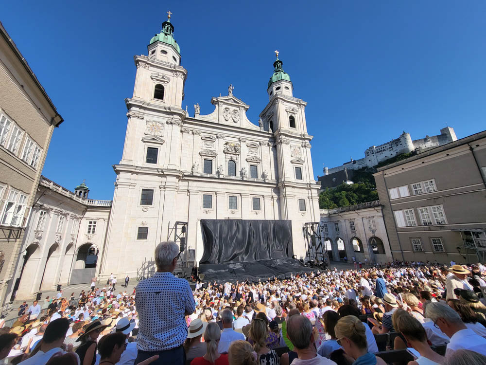 sonniger Domplatz