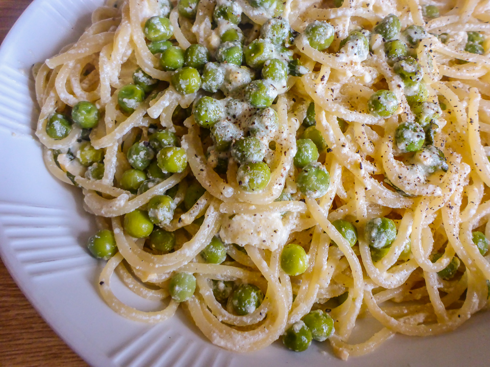 Spaghetti mit Erbsen-Limettensoße